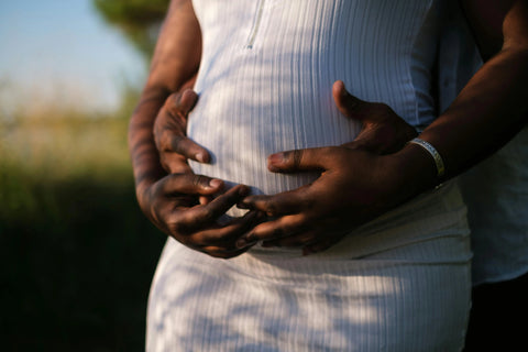 Cómo adaptar tu rutina capilar al día a día como mamá ILEV Routine