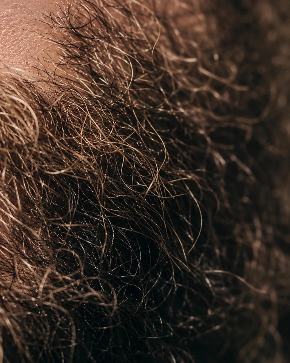 La barba también tiene piel debajo. Y esa piel decide bastante.