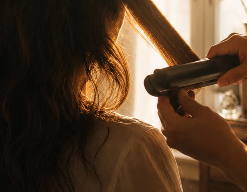 Cabello protegido con Sérum ILEV antes de usar plancha o secador